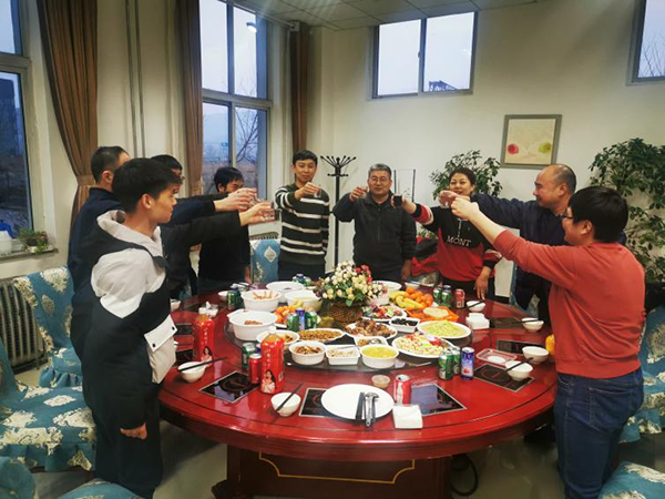 承德蘇墾銀河黨政工團(tuán)領(lǐng)導(dǎo)春節(jié)期間慰問留承過年員工